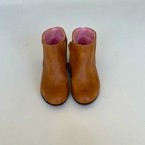 Cat & Jack toddler size 7 tan booties
